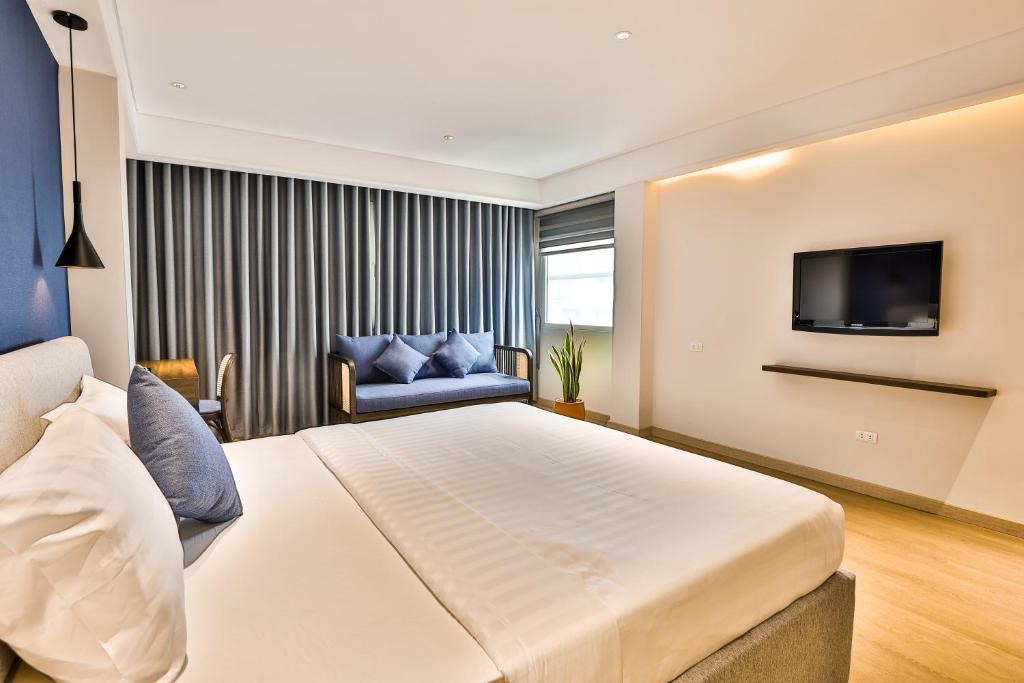 Guest-Friendly Hotel in Saigon: La Paix Boutique Hotel, District 1